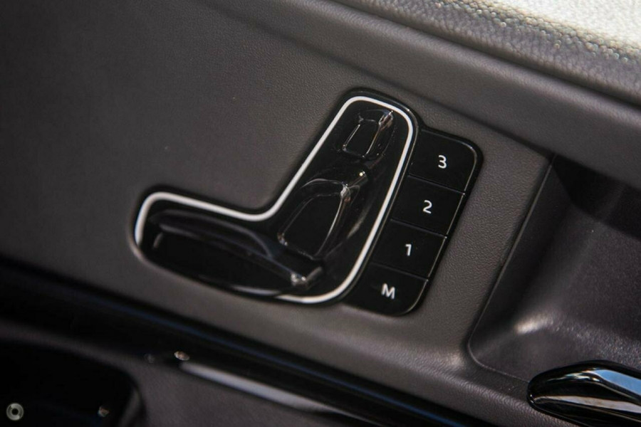 2025 Mahindra XUV700  AX7L SUV Image 15