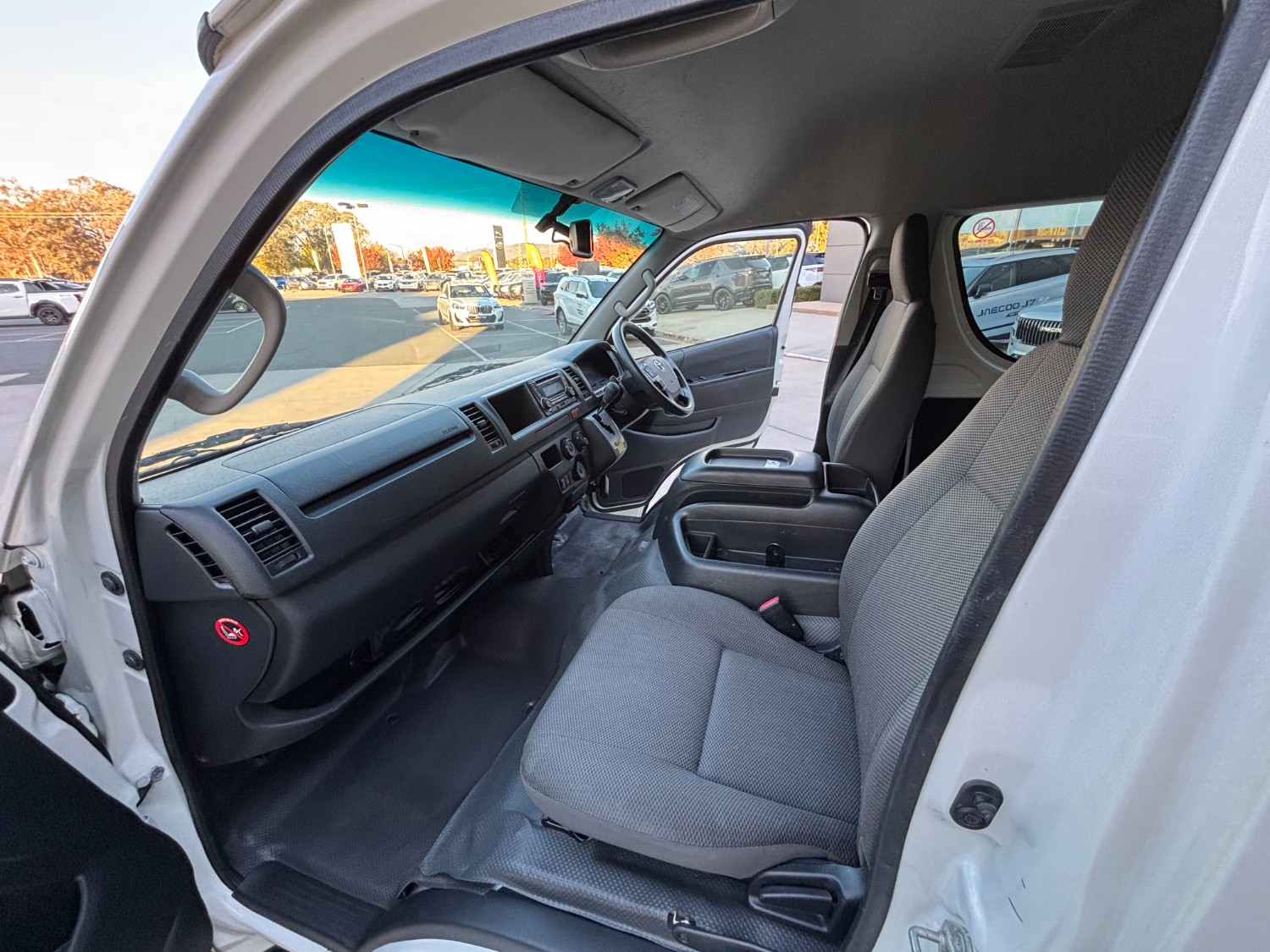 2015 Toyota HiAce TRH223R Commuter Bus