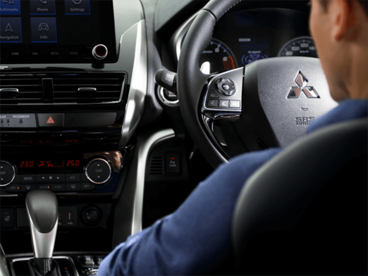 Eclipse Cross Clever connectivity