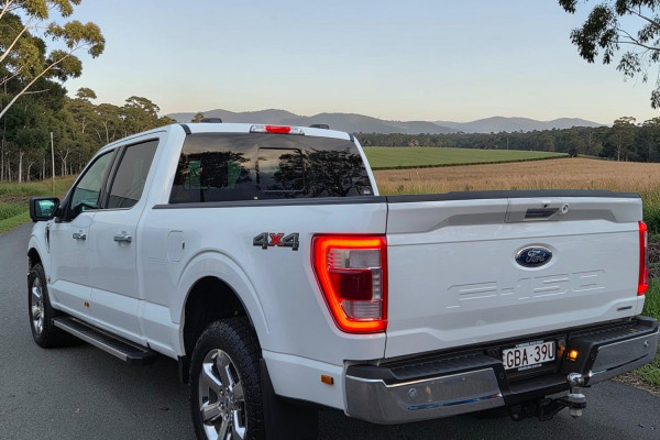 2023 Ford F-150  Lariat Dual Cab Image 5