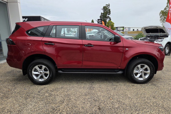 2026 MY25.5 Isuzu MU-X RJ LS-M SUV Image 2