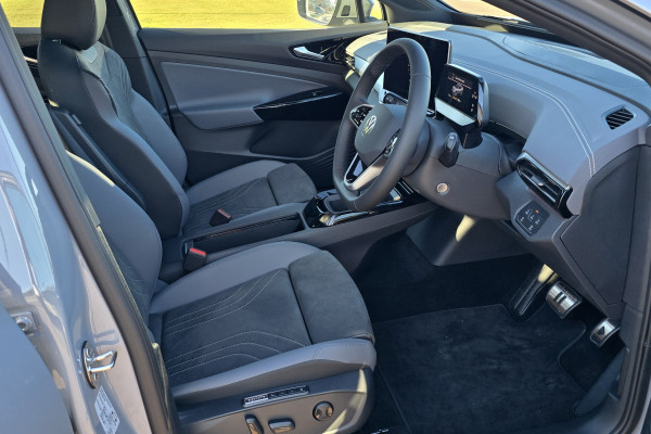 2025 MY25.5 Volkswagen ID. 5 E2 Pro SUV Image 14