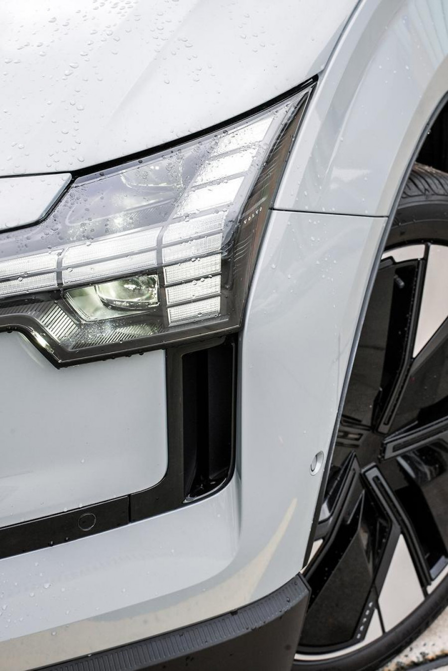 2024 MY25 Volvo EX30  Twin Motor Performance Ultra SUV Image 22