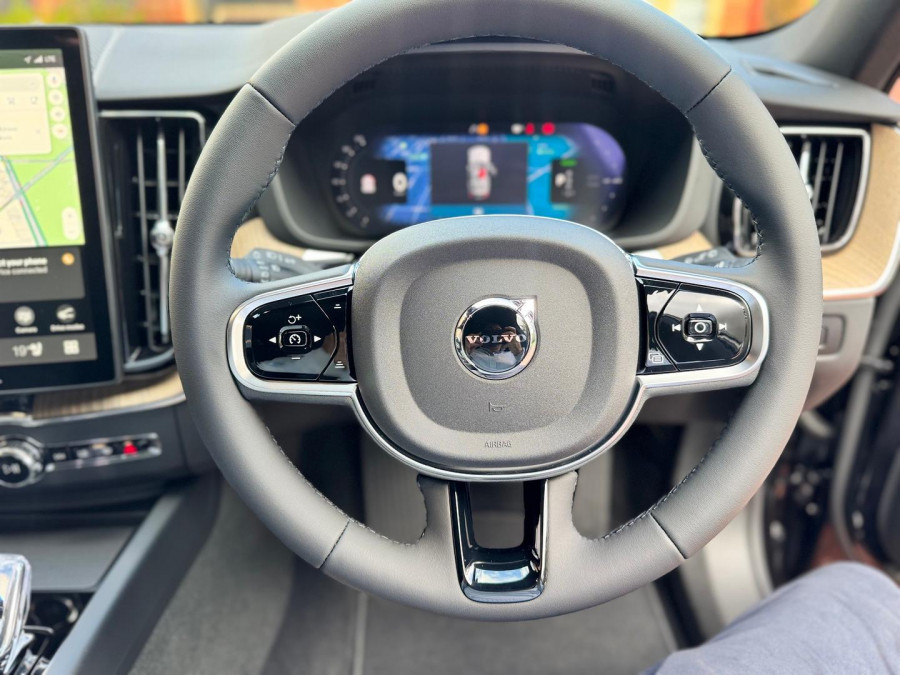 2025 Volvo XC60 UZ Plus T8 Plug-in Hybrid SUV Image 6