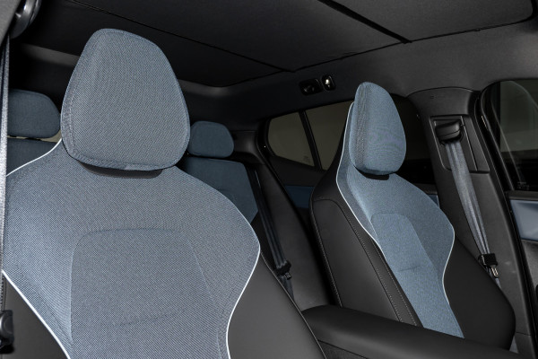 2025 Volvo EX30  Single Motor Extended Range Ultra SUV Image 16
