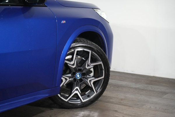 2025 BMW iX2 xDrive30 M Sport SUV image 11