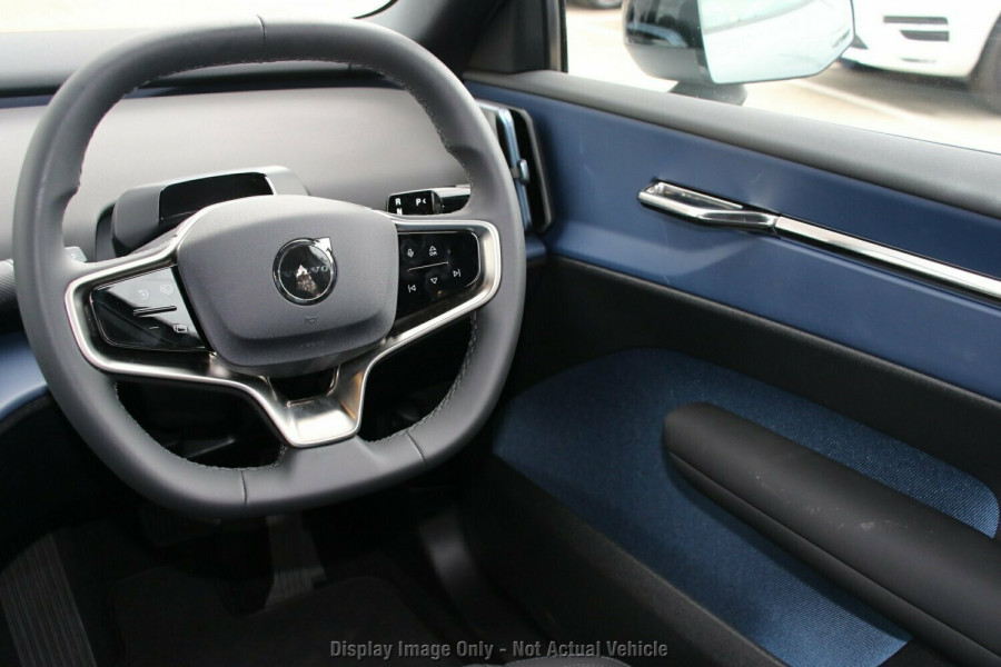 2025 Volvo EX30  Twin Motor Performance Ultra SUV Image 7
