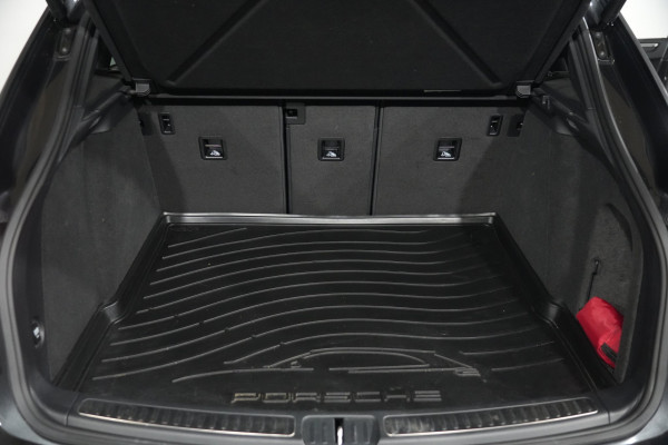 2021 Porsche Macan SUV image 31
