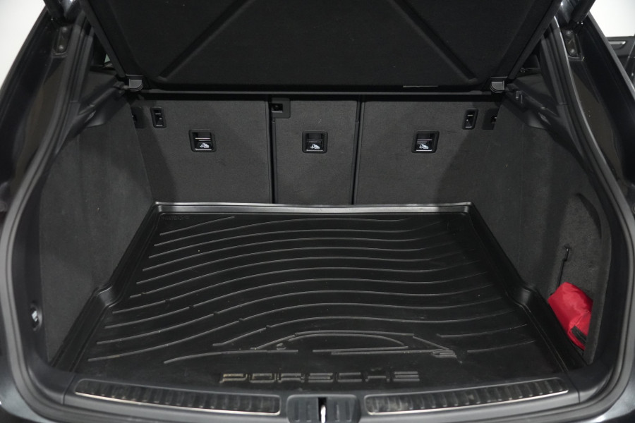 2021 Porsche Macan SUV