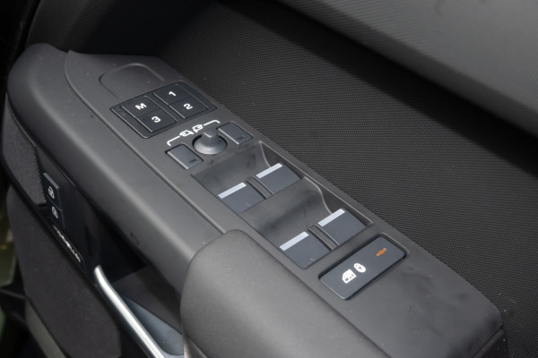 2026 Land Rover Defender L663 110 D350 X-Dynamic SE SUV image 12
