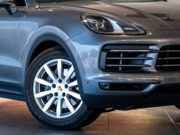 2022 MY23 Porsche Cayenne SUV image 13
