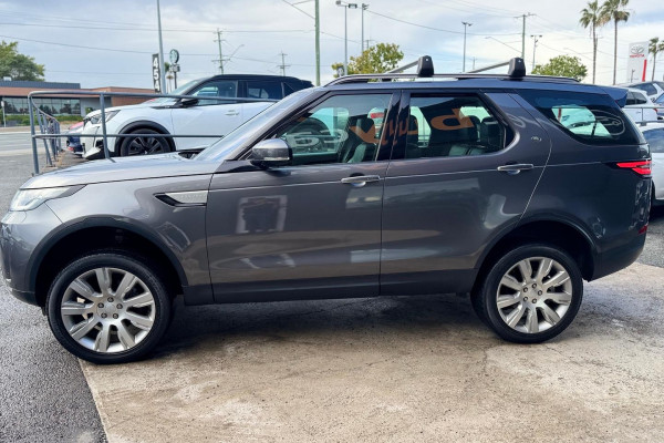 2018 Land Rover Discovery Series 5 HSE Luxury SUV Image 8