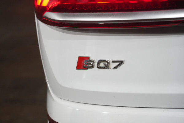 2020 Audi SQ7 TDI SUV image 9
