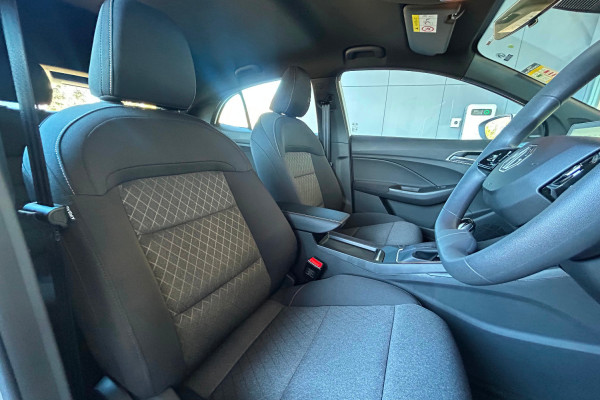 2026 MY25.5 MG MG3 ZP22 Vibe Hatch Image 11