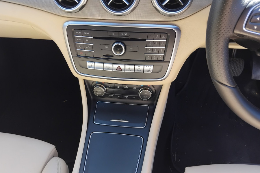 2017 Mercedes-Benz GLA-Class X156 GLA220 d SUV Image 7