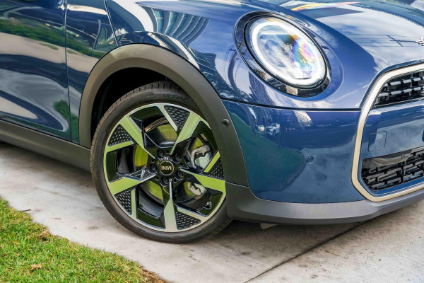2025 MINI Cooper F65 C Favoured Hatch image 5