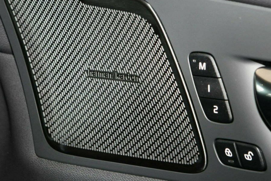 2019 MY20 Volvo XC60 UZ MY20 T5 AWD Momentum Suv Image 17