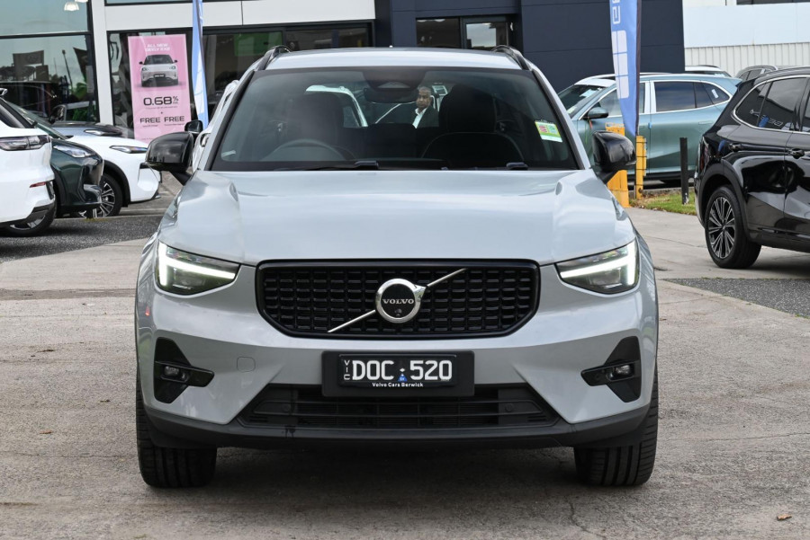 2025 Volvo XC40 XZ Ultra B4 Bright SUV Image 2