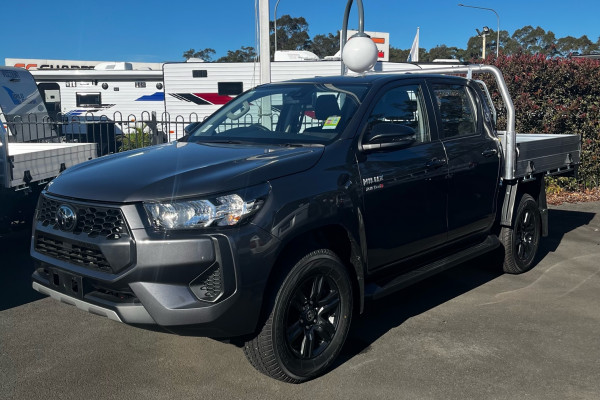 2025 MY24 Toyota HiLux GUN126R SR 48V Cab Chassis Image 5
