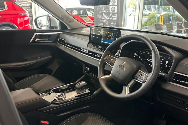 2025 MY24 Mitsubishi Outlander ZM ES SUV Image 11