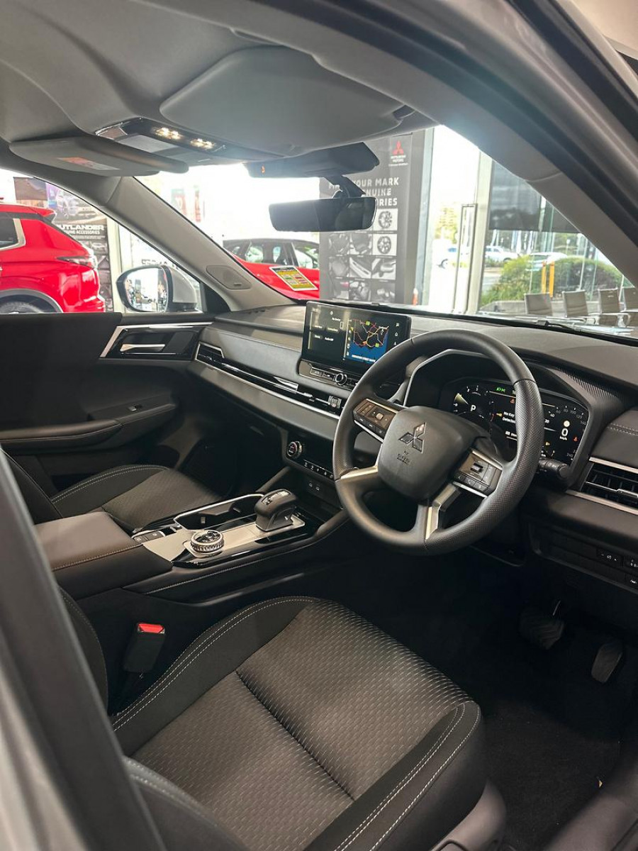 2025 MY24 Mitsubishi Outlander ZM ES SUV Image 11