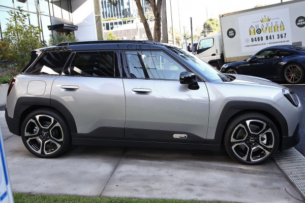 2026 MINI Aceman J05 SE Favoured Hatch image 5