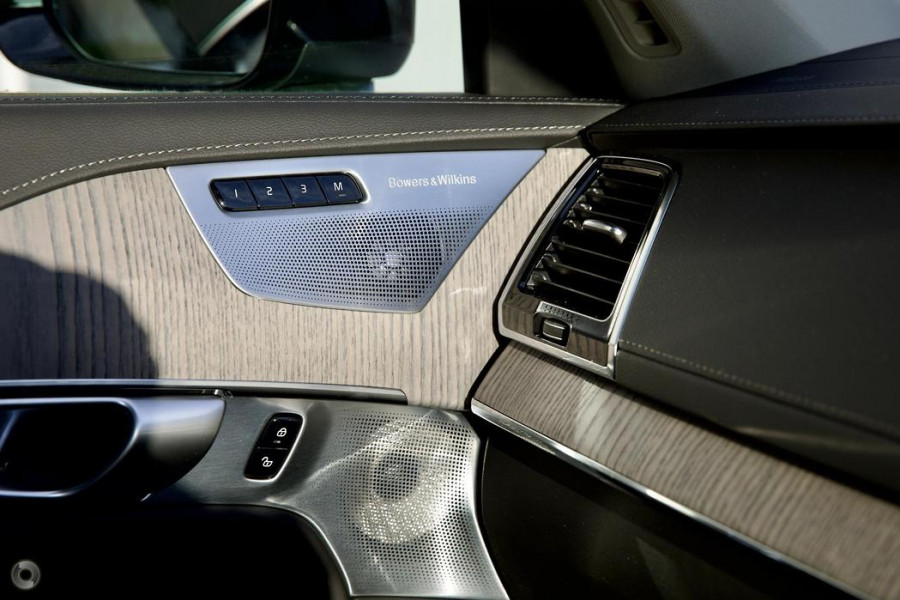 2024 Volvo XC90 L Series Recharge Ultimate T8 Plug-In Hybrid SUV Image 17