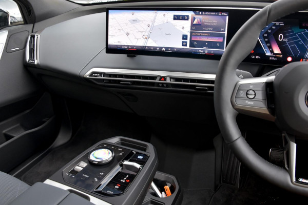 2026 BMW iX I20 xDrive45 M Sport SUV image 7