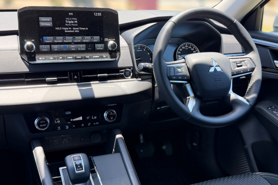 2024 Mitsubishi Outlander ZM LS SUV Image 13