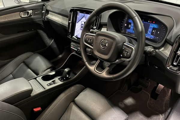2025 Volvo XC40 XZ Plus B4 SUV Image 12