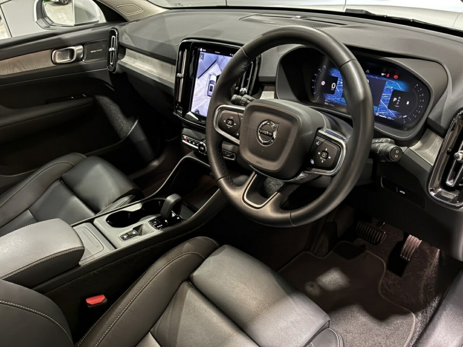 2025 Volvo XC40 XZ Plus B4 SUV Image 12