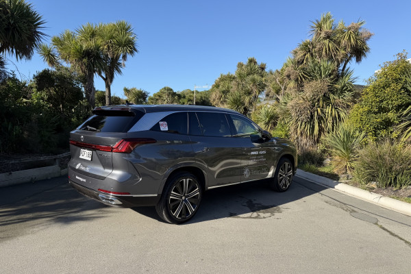 2026 MY25 MG QS IS31 Essence SUV Image 2