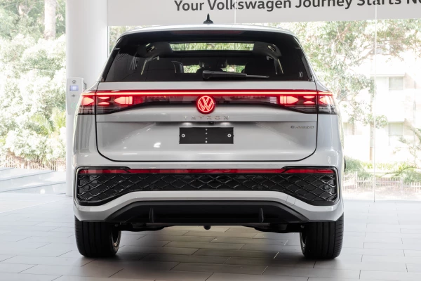 2026 Volkswagen Tayron R4 200TSI eHybrid R-Line SUV Image 5