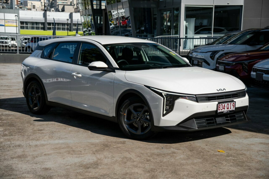 2026 Kia K4 CL4m S Hatch Image 1