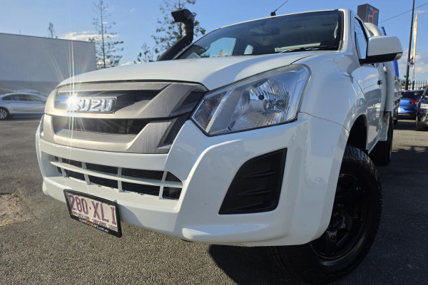 2017 Isuzu D-MAX  SX Cab Chassis Image 2