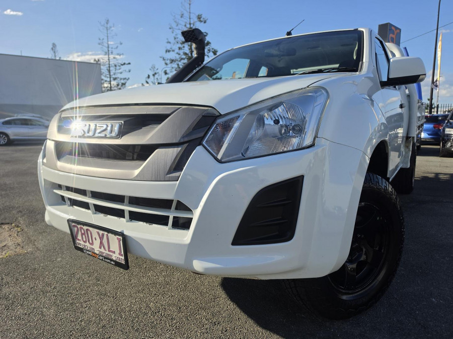 2017 Isuzu D-MAX  SX Cab Chassis Image 2
