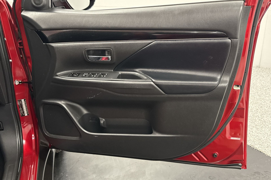 2020 MY21 Mitsubishi Outlander ZL LS SUV Image 17
