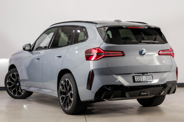 2025 BMW X3 G45 30e xDrive SUV image 5