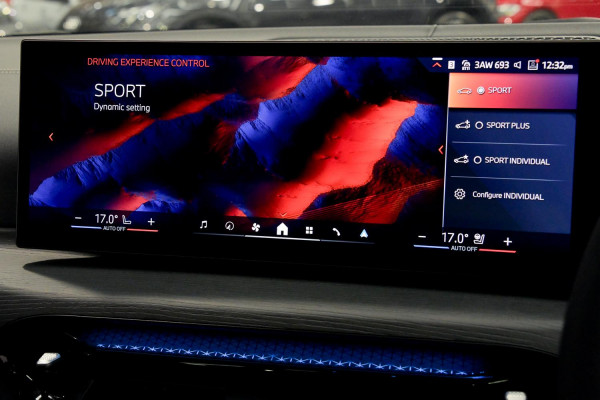 2025 BMW 3 Series G21 LCI II 330i M Sport Wagon image 17