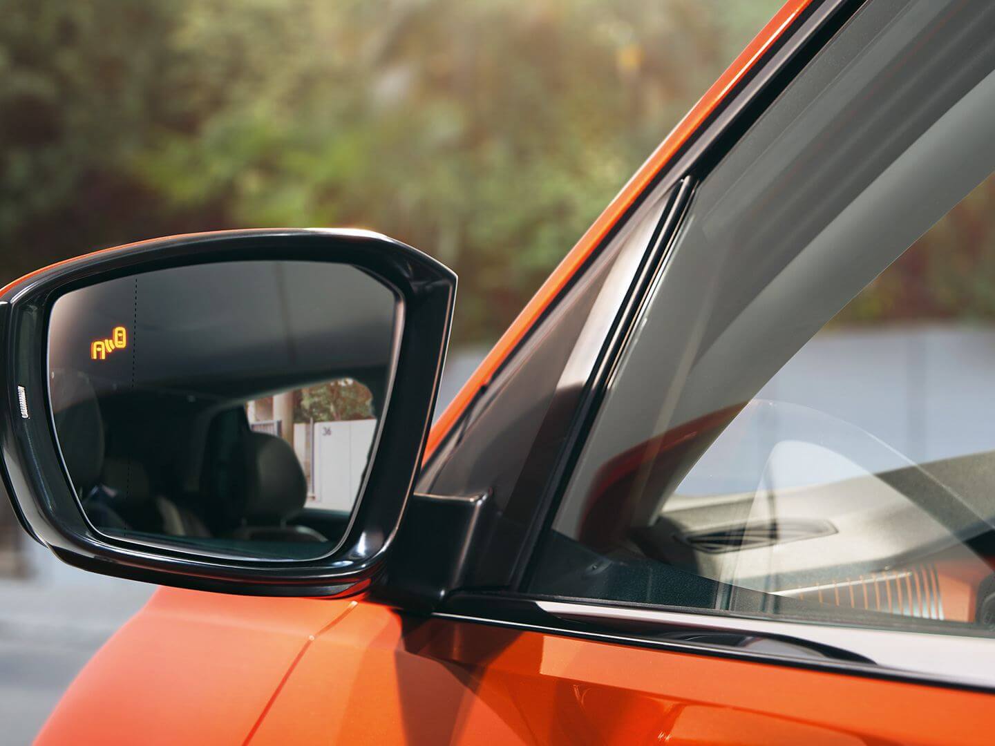 Sees what you don't Blind Spot Monitor and Rear Traffic Alert Image