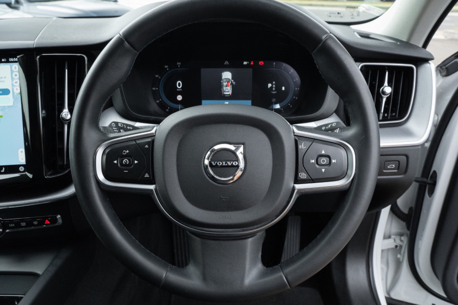 2022 Volvo XC60 UZ B5 Momentum SUV Image 17