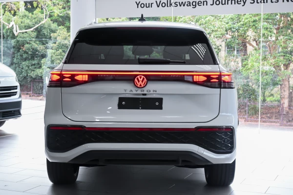 2025 Volkswagen Tayron R4 195TSI R-Line SUV Image 5