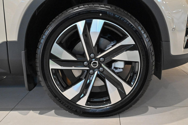2026 Volvo XC40 XZ Ultra B4 Dark SUV Image 21