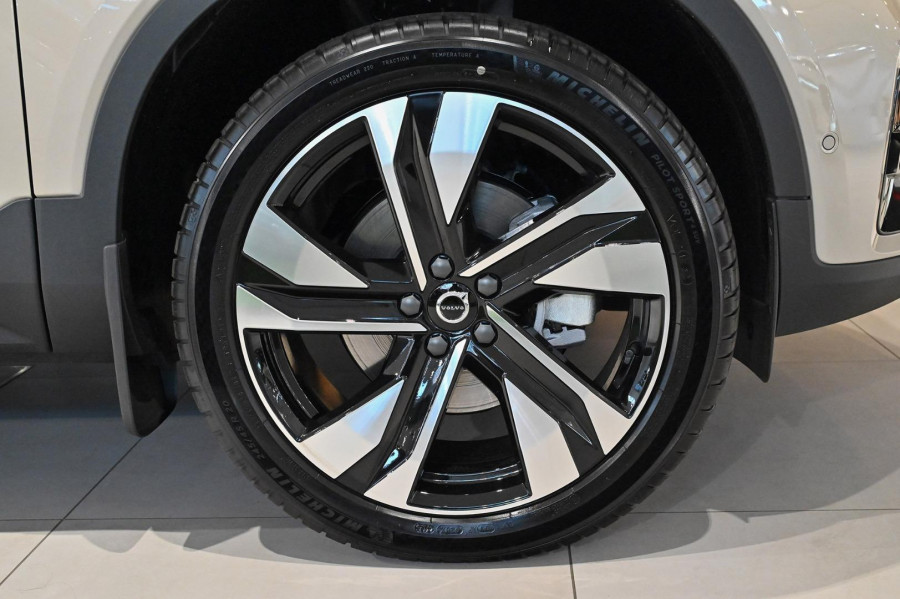 2026 Volvo XC40 XZ Ultra B4 Dark SUV Image 21