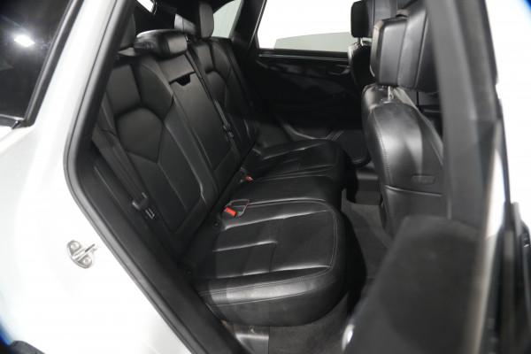 2018 Porsche Macan S Diesel SUV Image 28