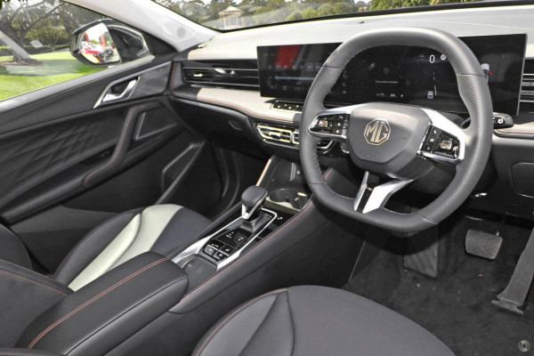 2025 MG HS AS33 Essence SUV Image 6