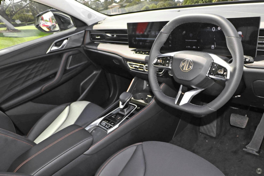 2025 MG HS AS33 Essence SUV Image 6
