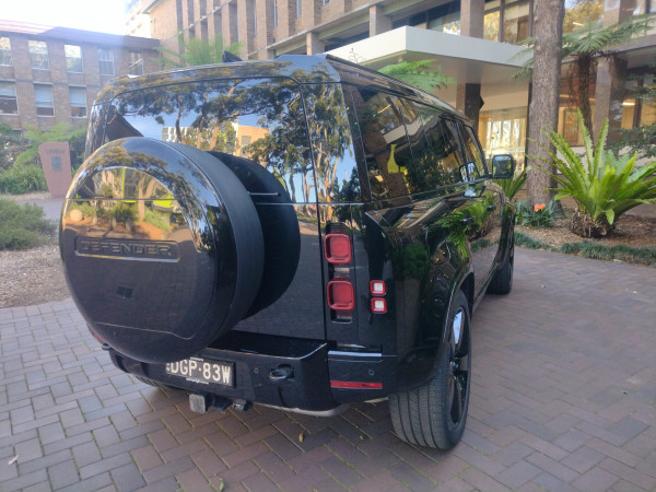 2025 MY25.5 Land Rover Defender L663 110 D350 X-Dynamic HSE SUV image 3