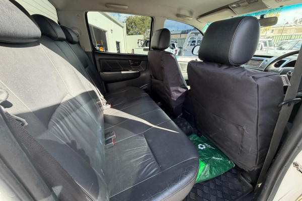 2014 Toyota HiLux SR5 Double Cab Pickup Image 19