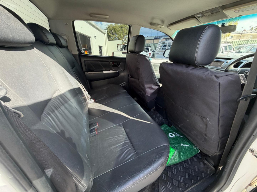 2014 Toyota HiLux SR5 Double Cab Pickup Image 19